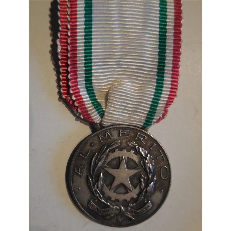 Medaglia al merito della Croce Rossa Italiana CRI in argento