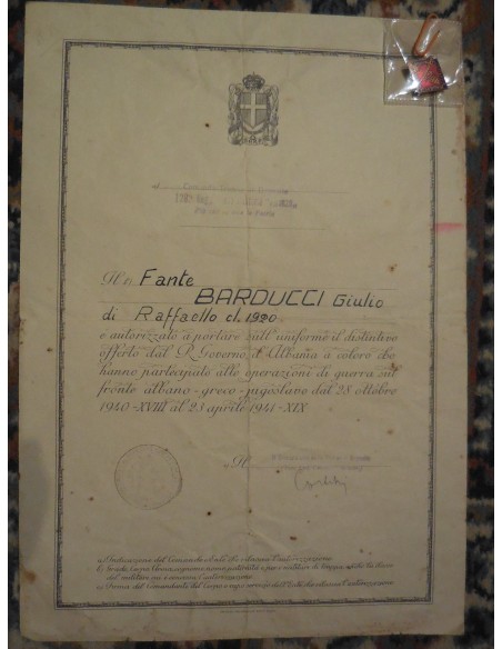 attestato diploma + distintivo per i combattenti in Albania 1939